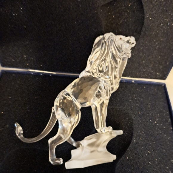 Swarovski crystal standing lion Rare Encounters w outer box and case. Pristine - Picture 2 of 8